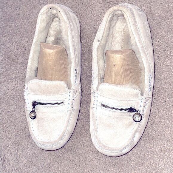 Ugg Ansley Charm Slippers! - Picture 3 of 8